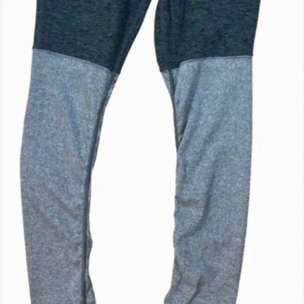 Alo Yoga Gray High Waisted Goddess Ribbed Knit Leggings Size M Ruched Dance